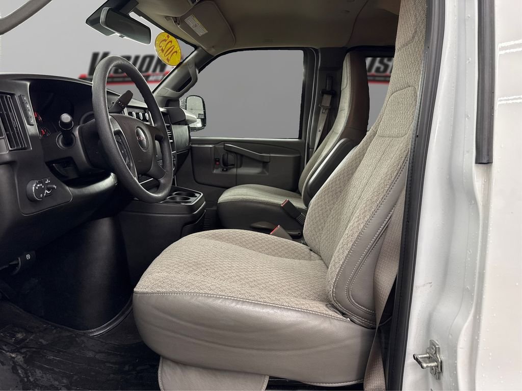 Used 2025 White GMC LT image 9