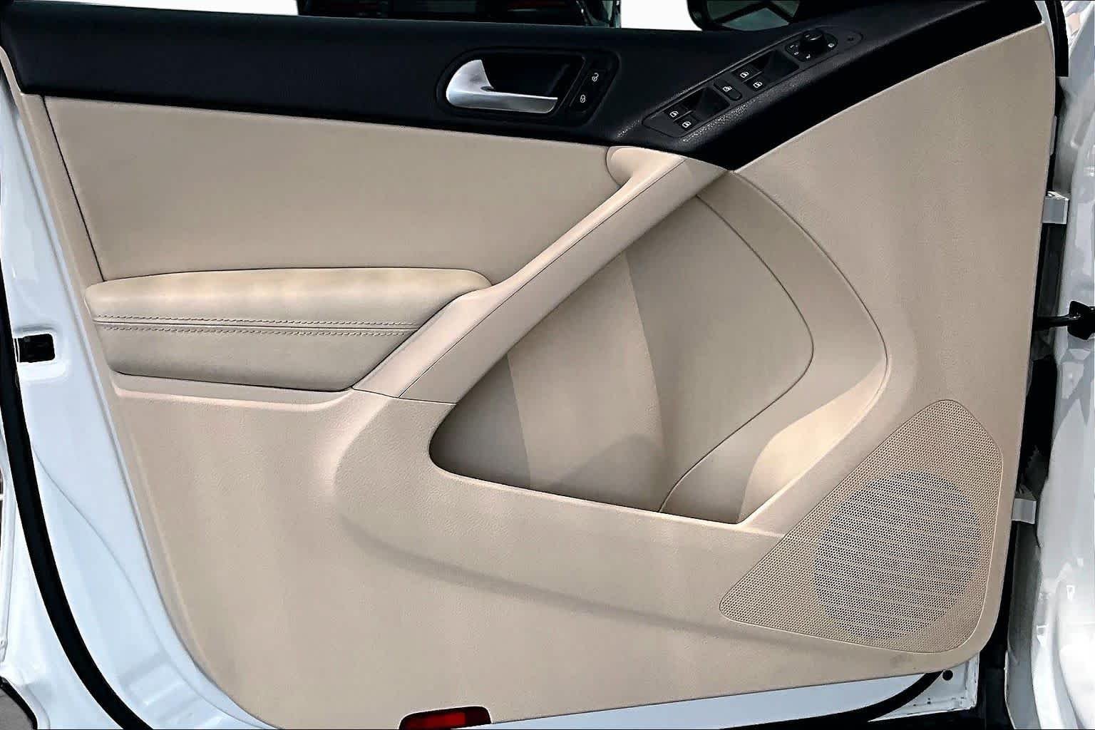 Used 2017  Volkswagen  image 22