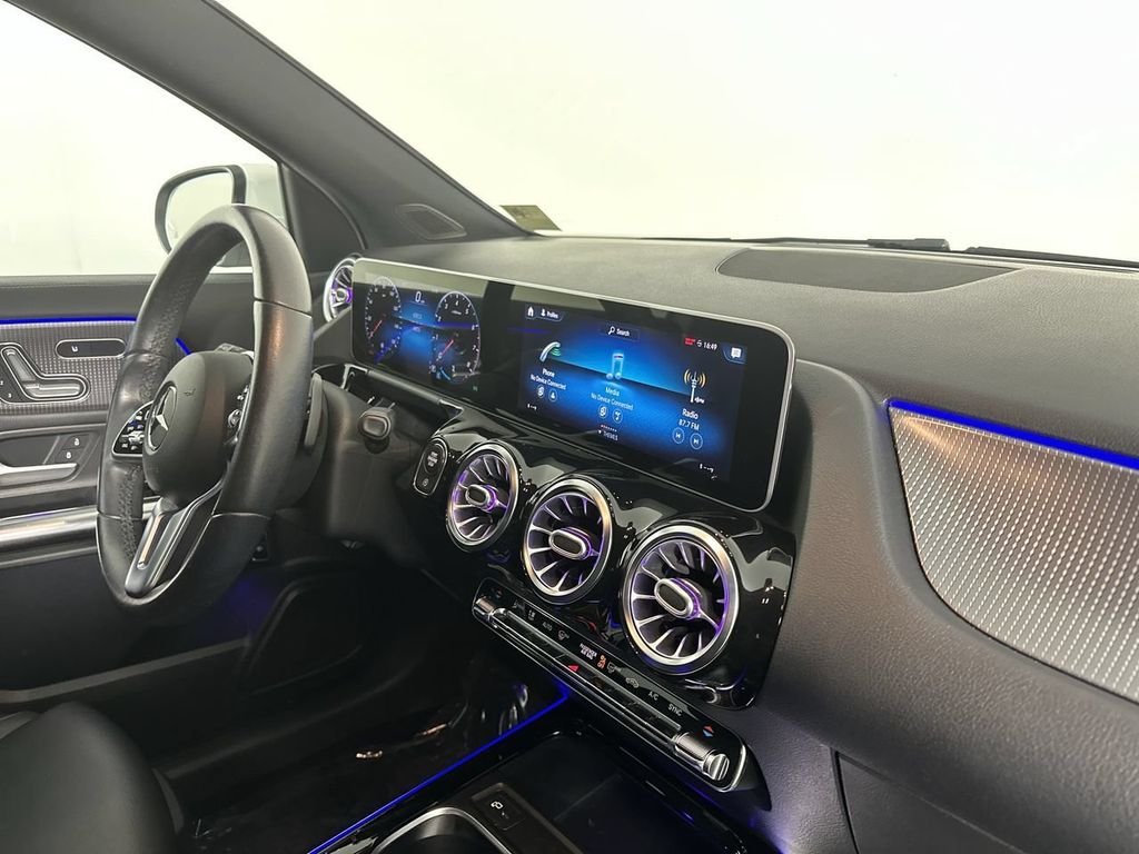 Used 2021 White Mercedes-Benz GLA 250 image 13