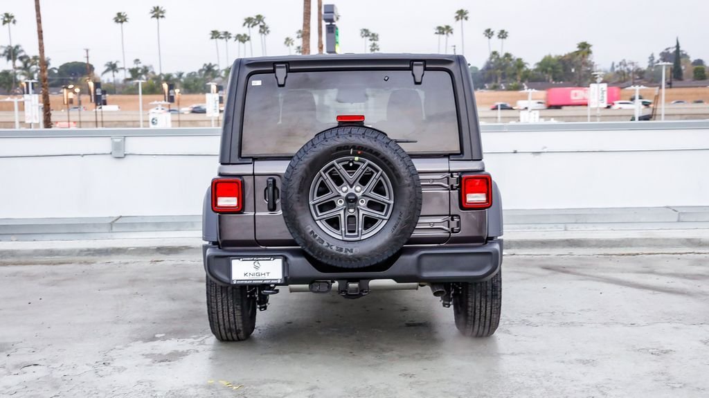 New 2026 Granite Crystal Metallic Clearcoat Jeep Sport S image 8