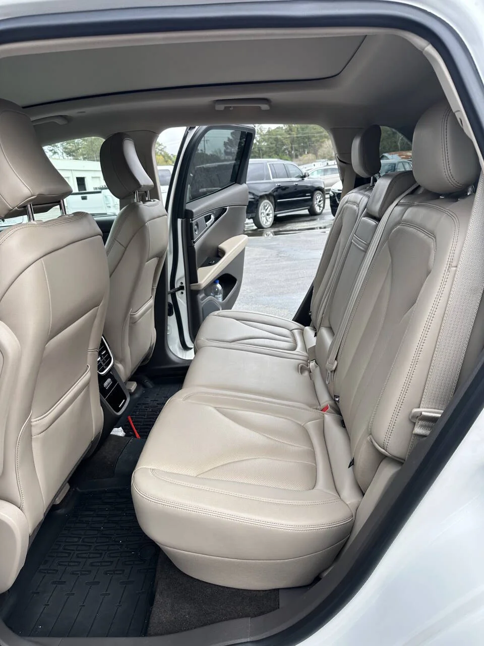 Used 2022 White Lincoln Reserve AWD 4dr SUV image 14