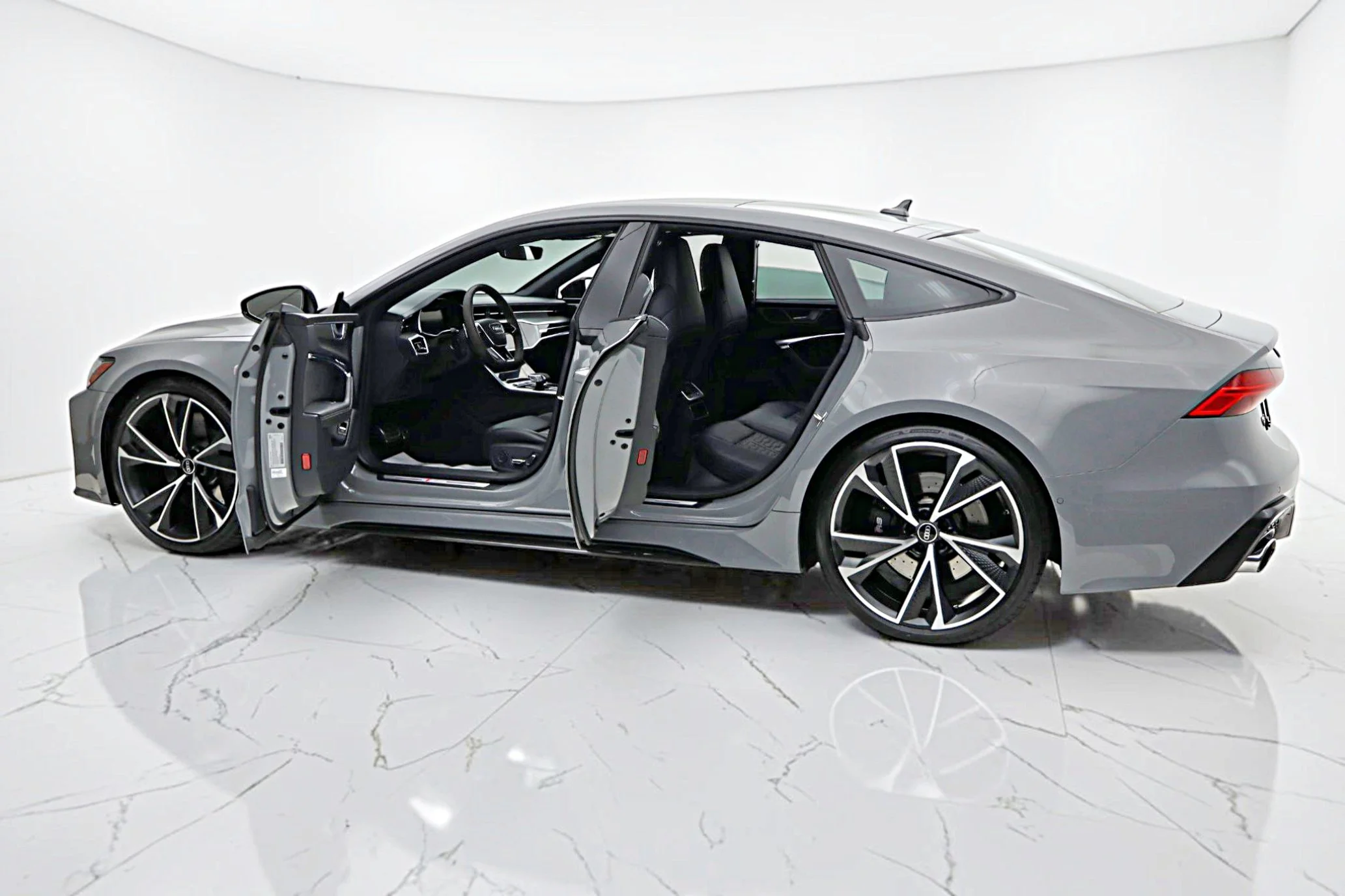 Used 2022 Gray Audi  image 5