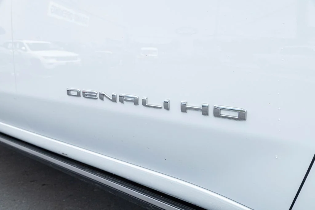 Used 2025 White GMC Denali Ultimate image 19