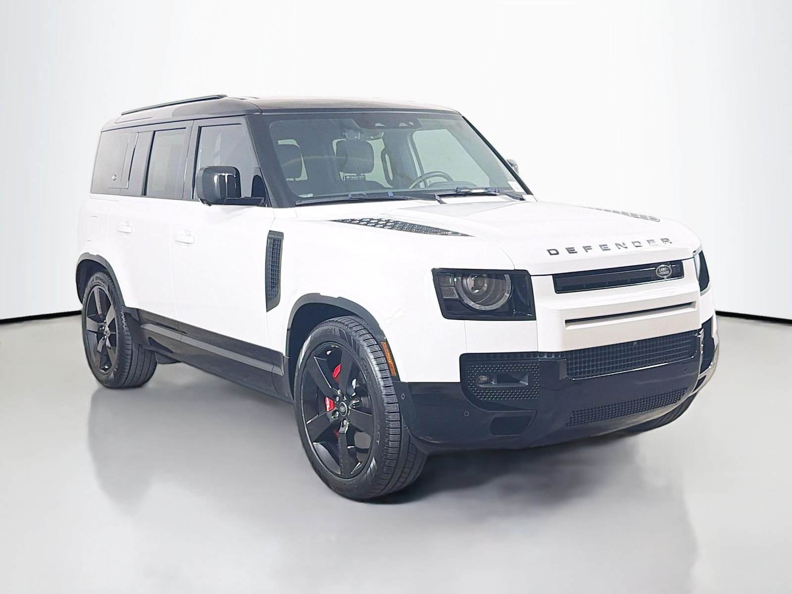 Used 2024 Fuji White Land Rover X-Dynamic SE image 7