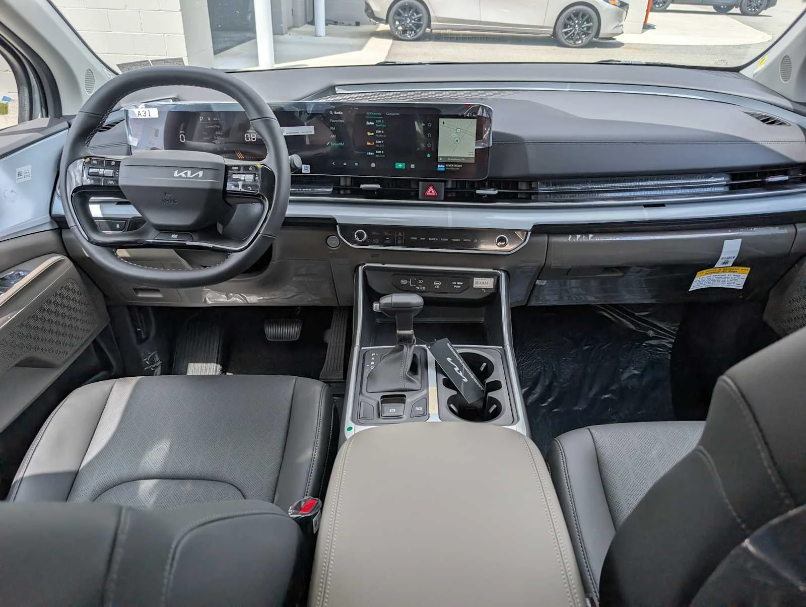 New 2027 Ceramic Silver Kia LXS image 12