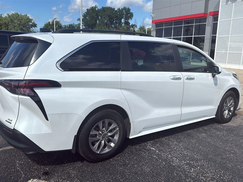 Used 2024 WH Toyota XLE image 3