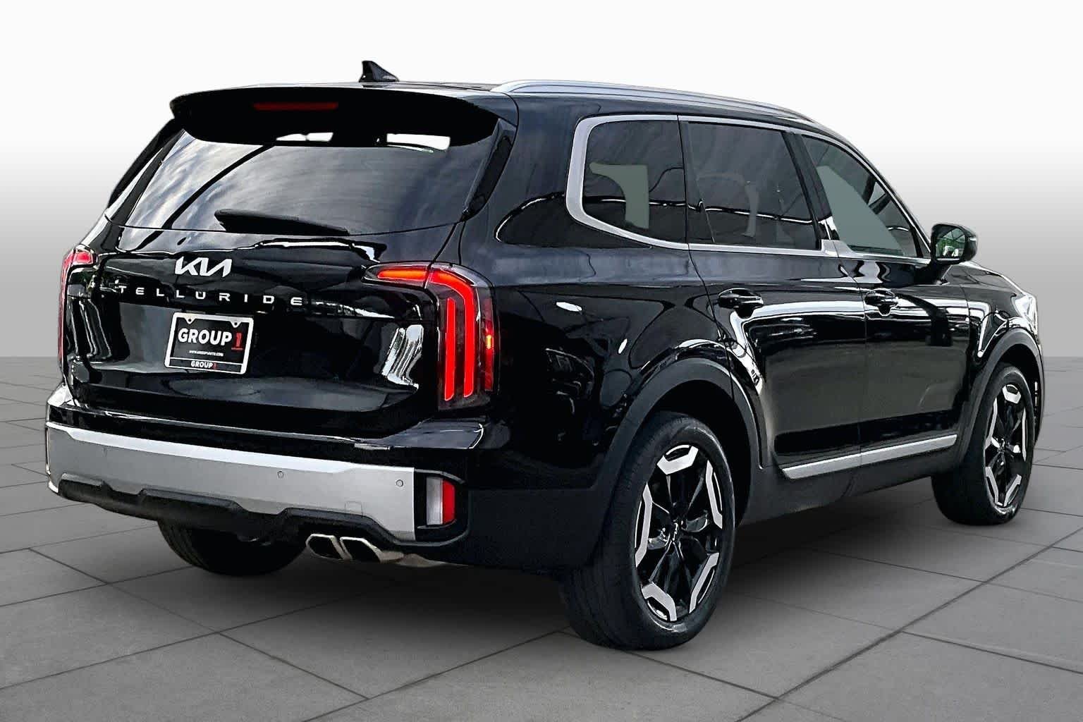 Used 2023 Ebony Black Kia EX image 13