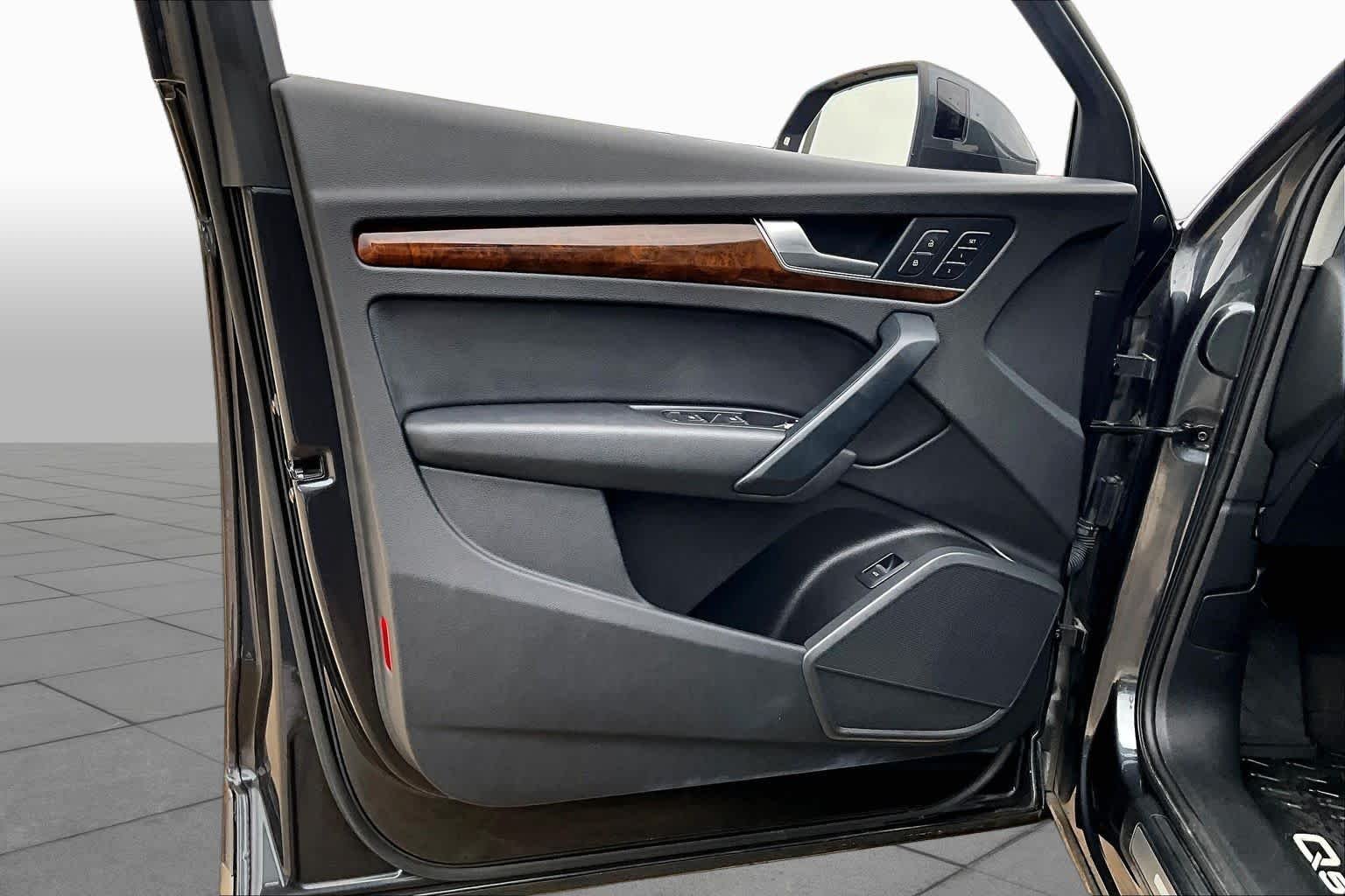 Used 2018 Manhattan Gray Metallic Audi Tech Premium Plus image 22