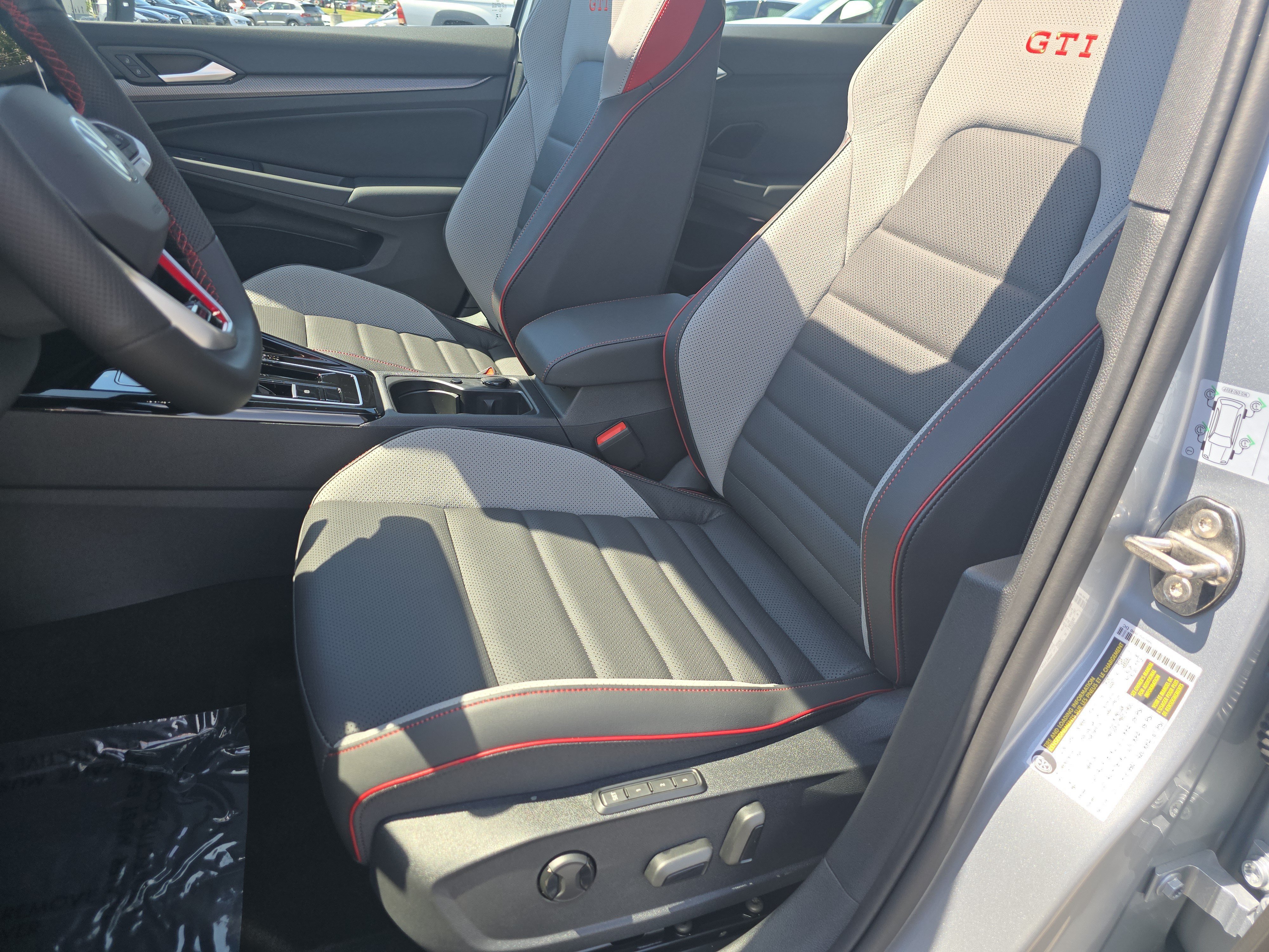 New 2026 Alpine Silver Metallic Volkswagen SE image 21