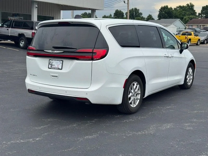 Used 2023 White Chrysler Touring L image 3
