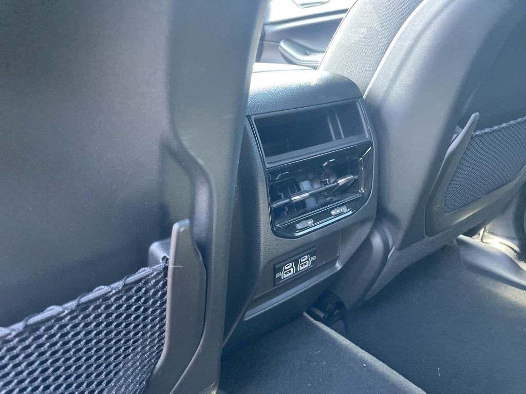 Used 2024 White Jeep Laredo X image 27