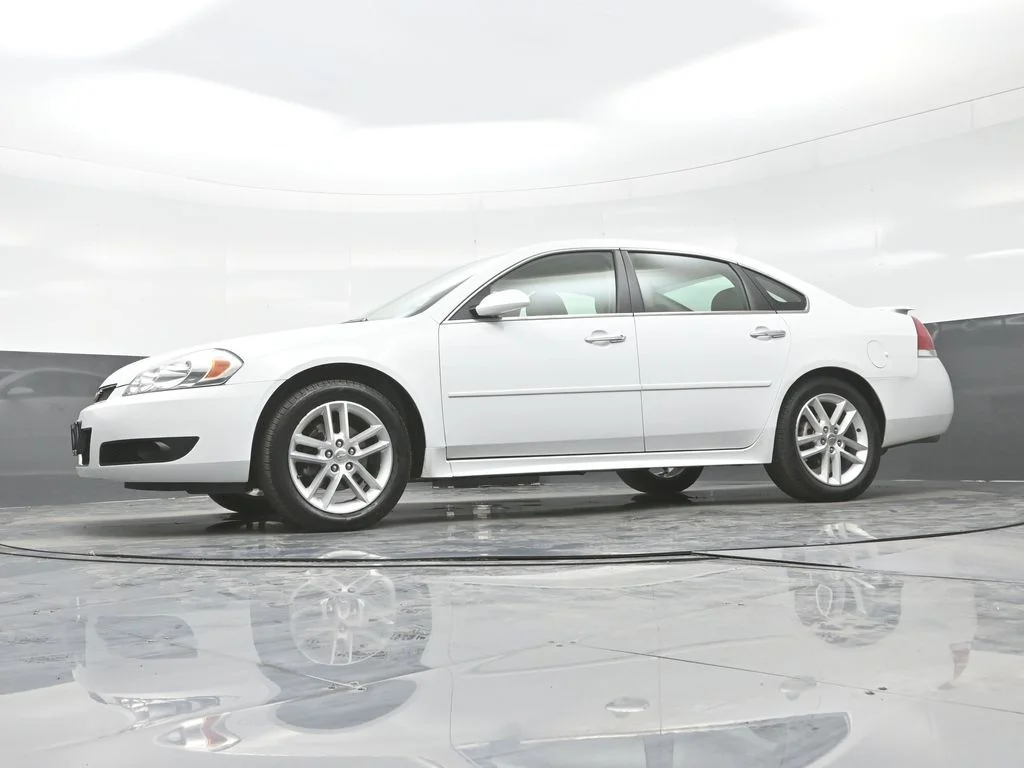 Used 2014 White Chevrolet LTZ image 22