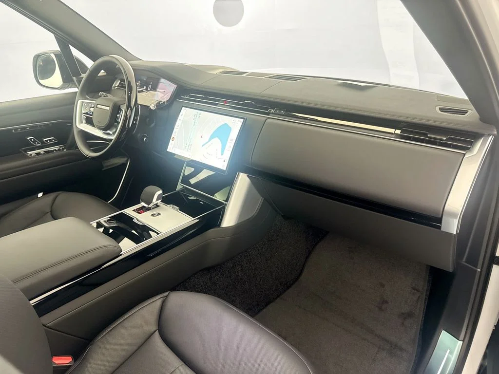 New 2026 Fuji White Land Rover SE image 29