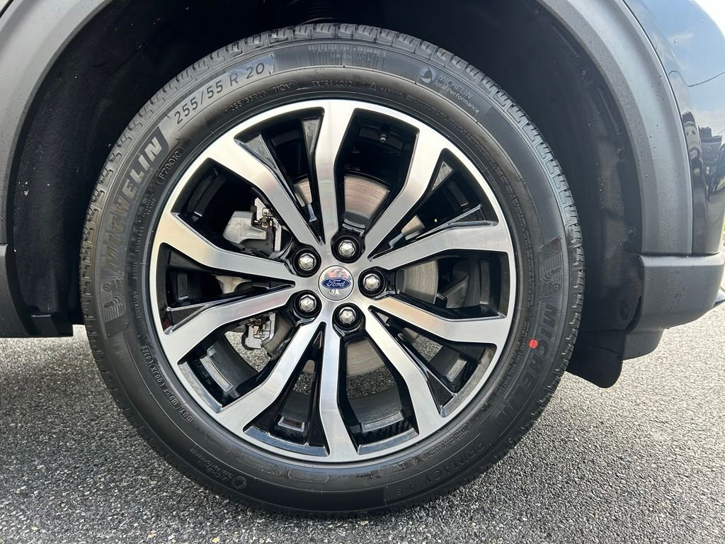New 2027 Agate Black Metallic Ford ST-Line image 10