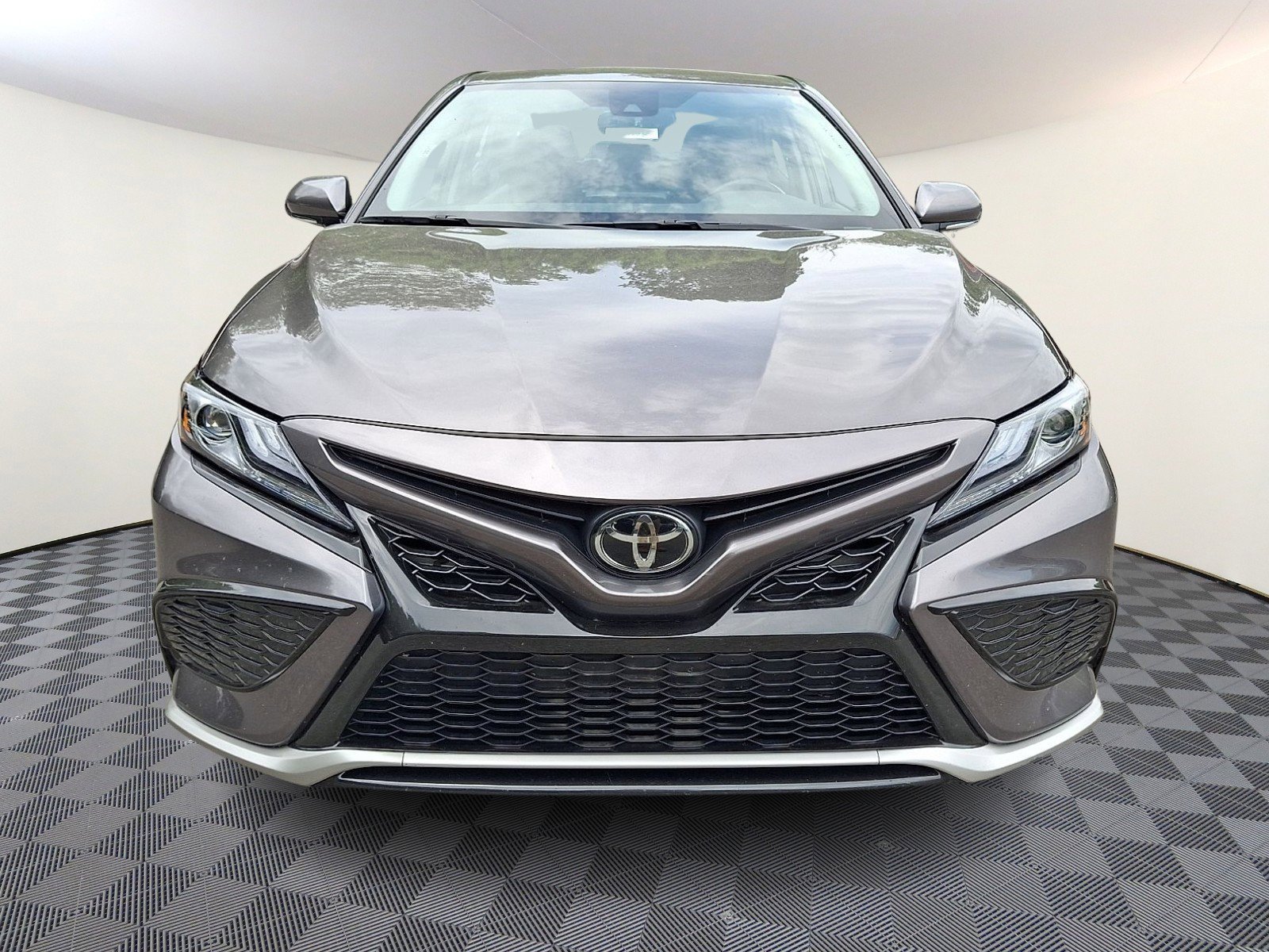 Used 2024 Predawn Gray Mica   1H1 Toyota XSE image 1