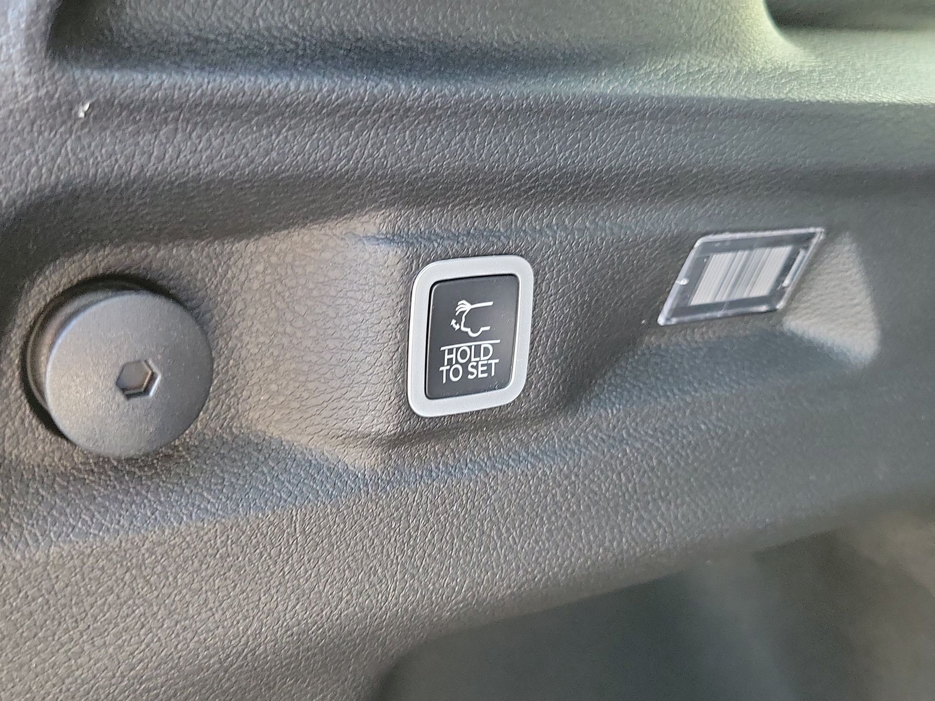 New 2026 Silver Zynith Exterior Paint Jeep Laredo X image 21