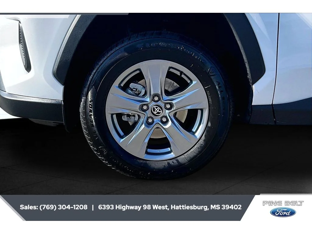 Used 2024 Ice Cap Toyota XLE image 8