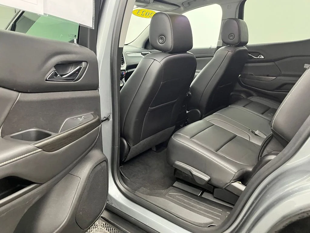 Used 2023 Silver GMC SLT image 37