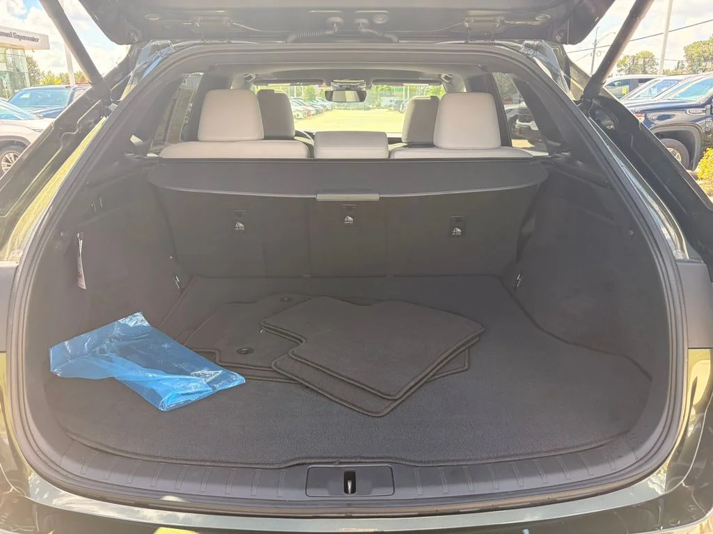 Used 2024 Green Lexus 350 Premium image 9