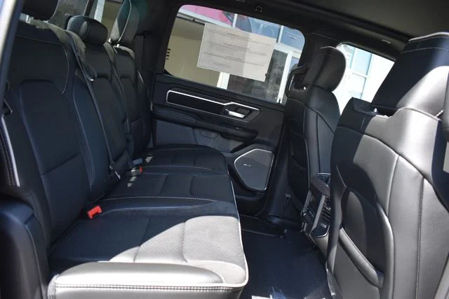 New 2026 Diamond Black Crystal Pearl-Coat Exterior Paint RAM Laramie image 21
