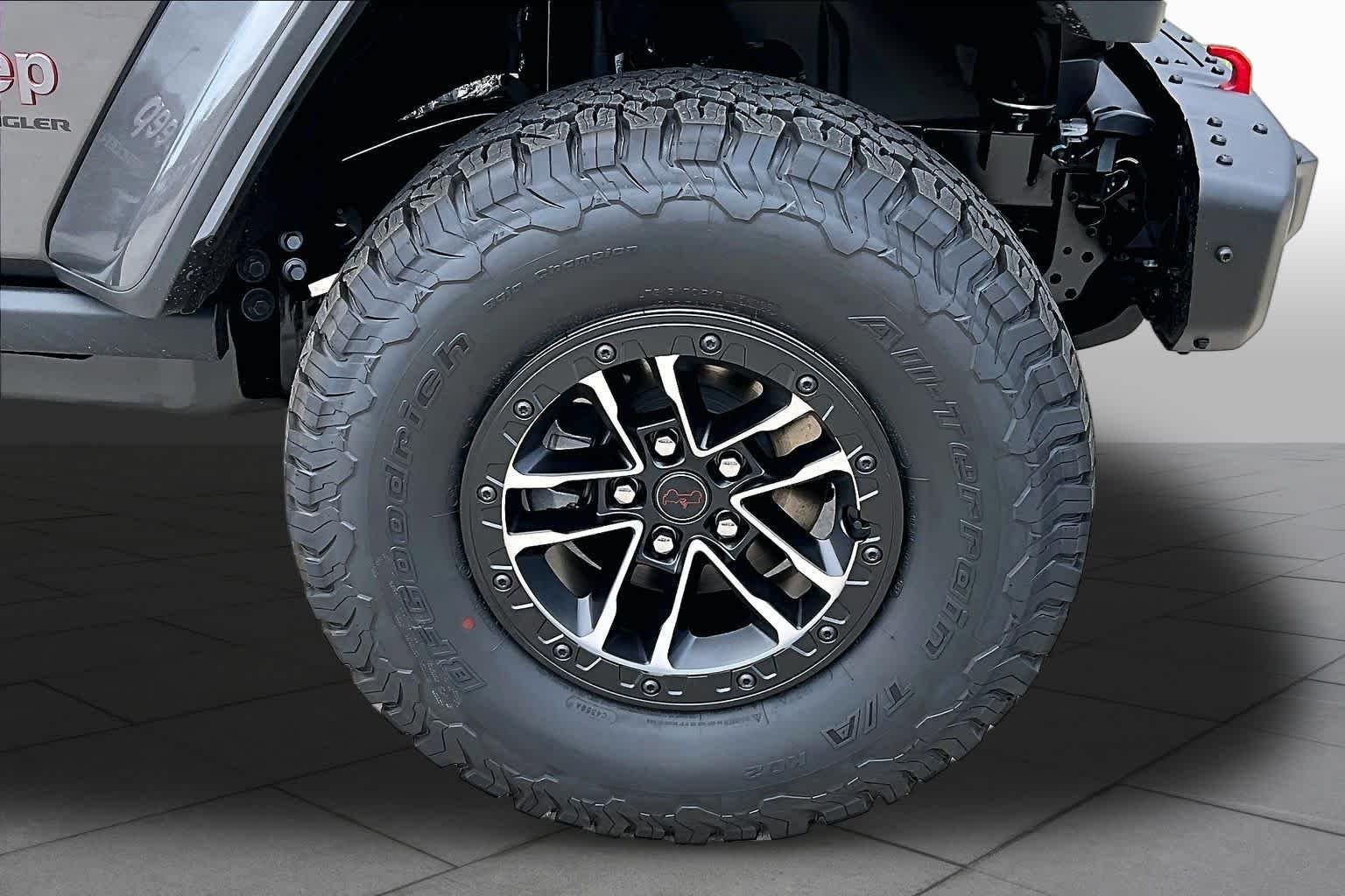 New 2026 Granite Crystal Metallic Clearcoat Jeep Rubicon X image 11