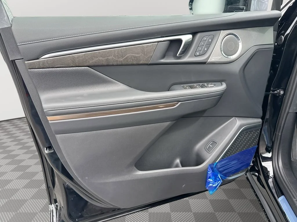 New 2026 Ebony Twilight Metallic Buick Avenir image 23
