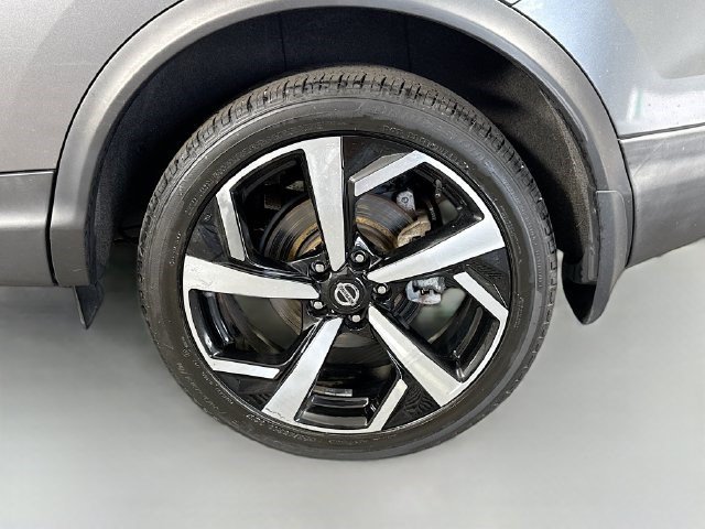 Used 2022 Gun Metallic Nissan SL image 33