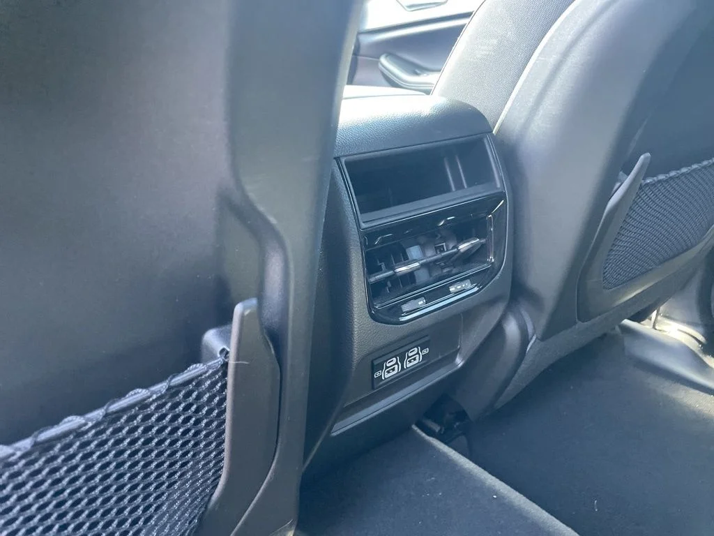 Used 2024 White Jeep Laredo X image 27