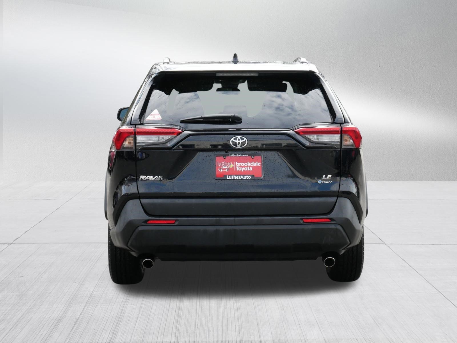 2025 Toyota RAV4 LE - Photo 6