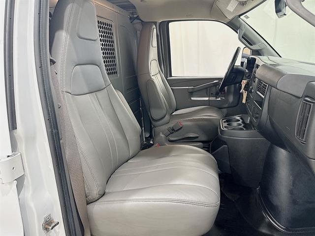 2021 GMC Savana Cargo Work Van - Photo 23