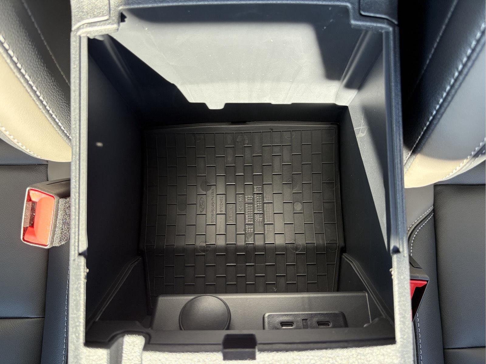 New 2026 Shadow Black Ford Outer Banks® image 14