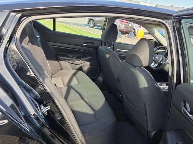 Used 2022 Black Nissan 2.5 SV image 14