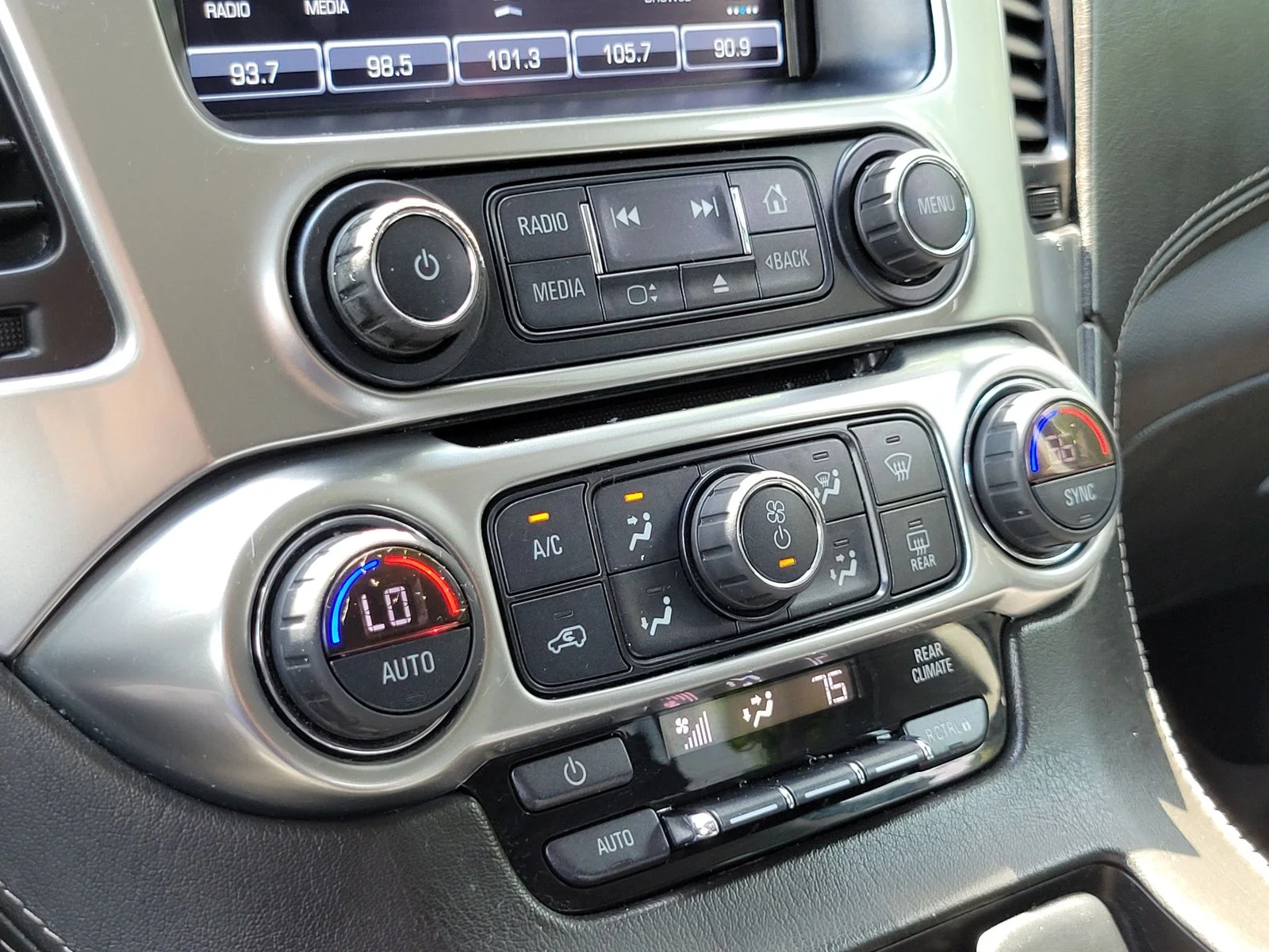 Used 2019 Summit White Chevrolet LS image 21