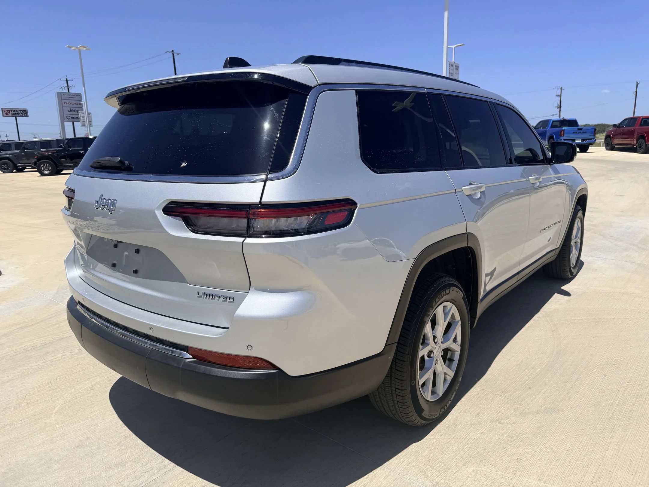 Used 2024 Silver Jeep Limited image 5