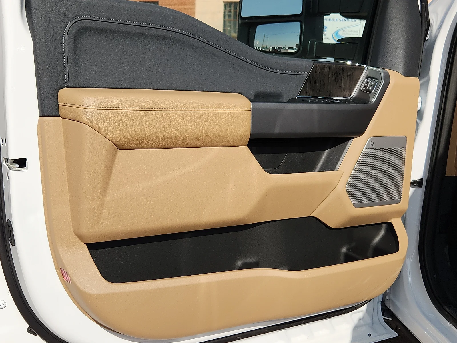 New 2027 Oxford White Ford Lariat image 14