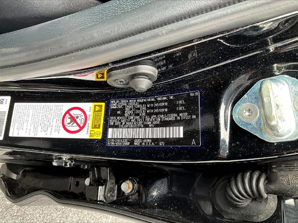 Used 2019 Black Toyota XLE image 18
