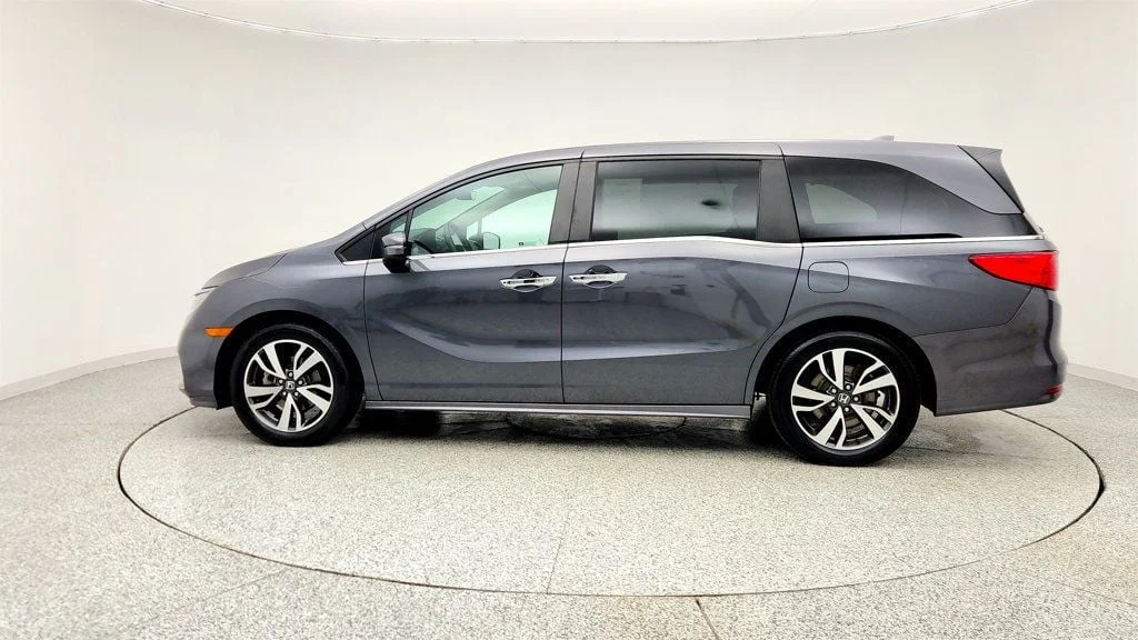 Used 2023 Modern Steel Metallic Honda Touring Automatic w/ Rear Entertainment System & Navigation image 8