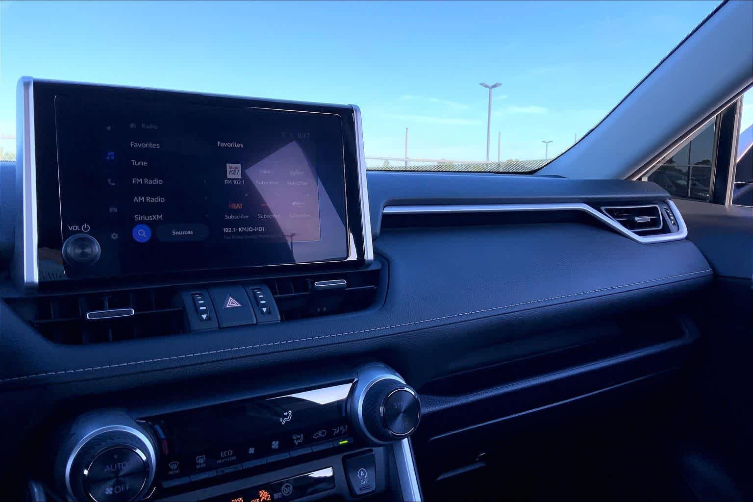 Used 2025 Wind Chill Pearl Toyota XLE Premium image 35