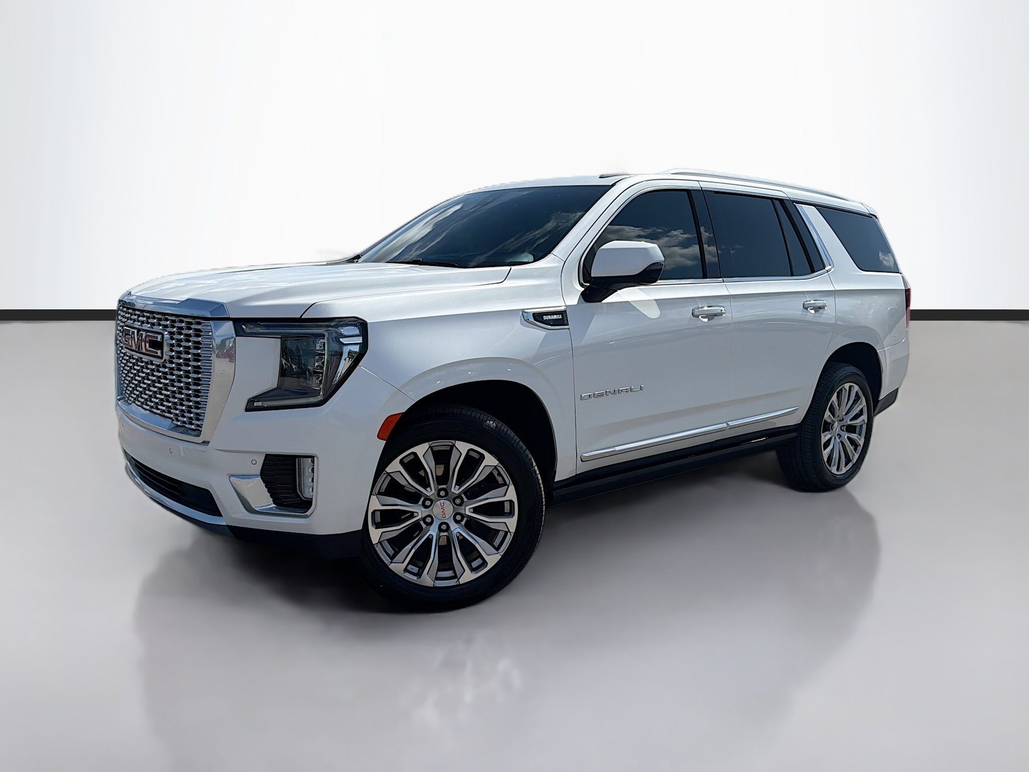 Used 2022 White Frost Tricoat GMC Denali image 1