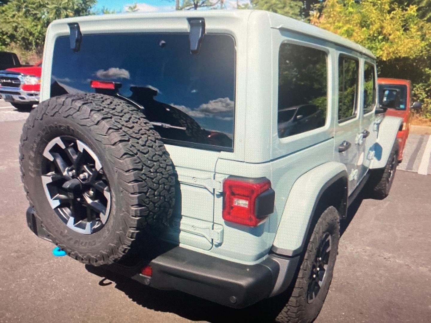 Used 2024 Earl Clearcoat Jeep Rubicon X image 4