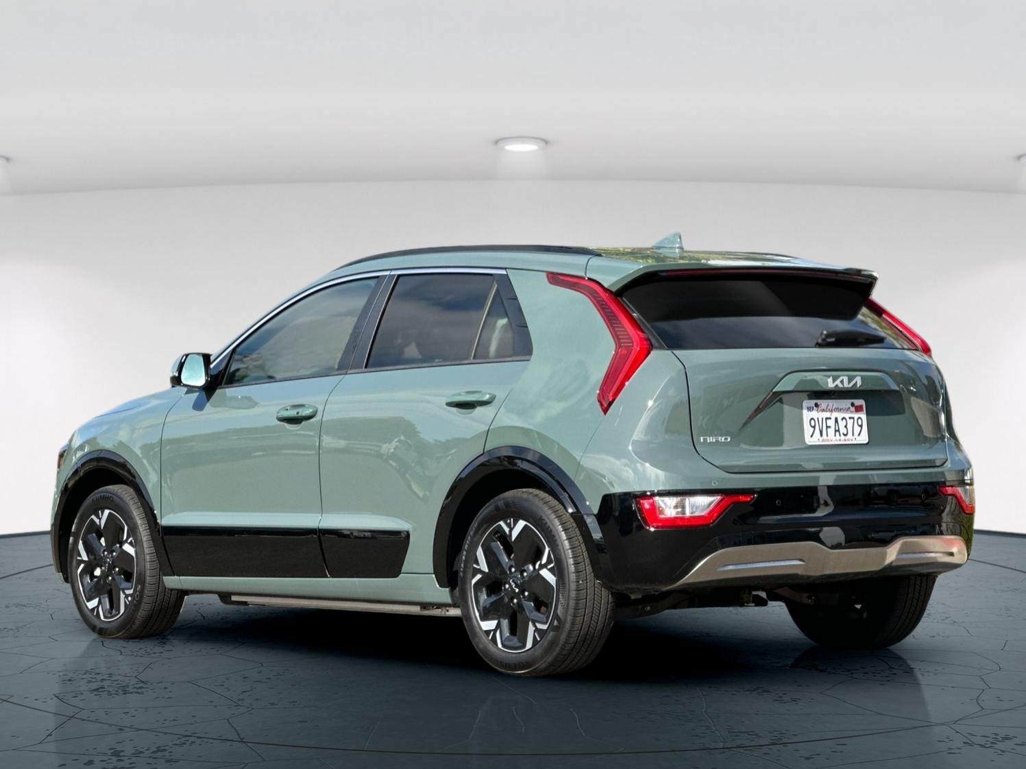 Used 2025 Green Kia Wind 4D Sport Utility image 4