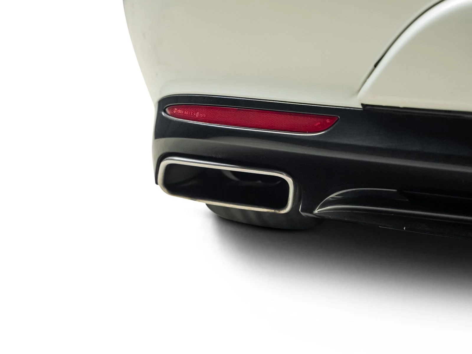 Used 2015 White Mercedes-Benz S 550 image 16