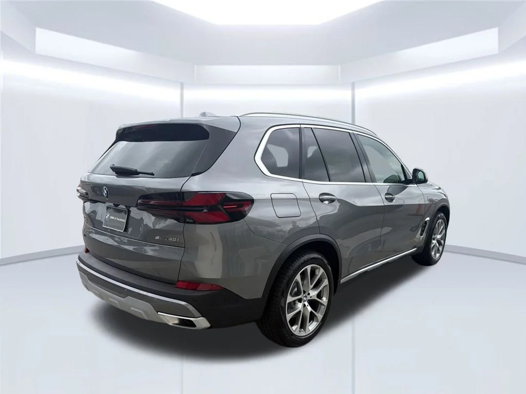 New 2026 Skyscraper Grey Metallic BMW sDrive40i image 6