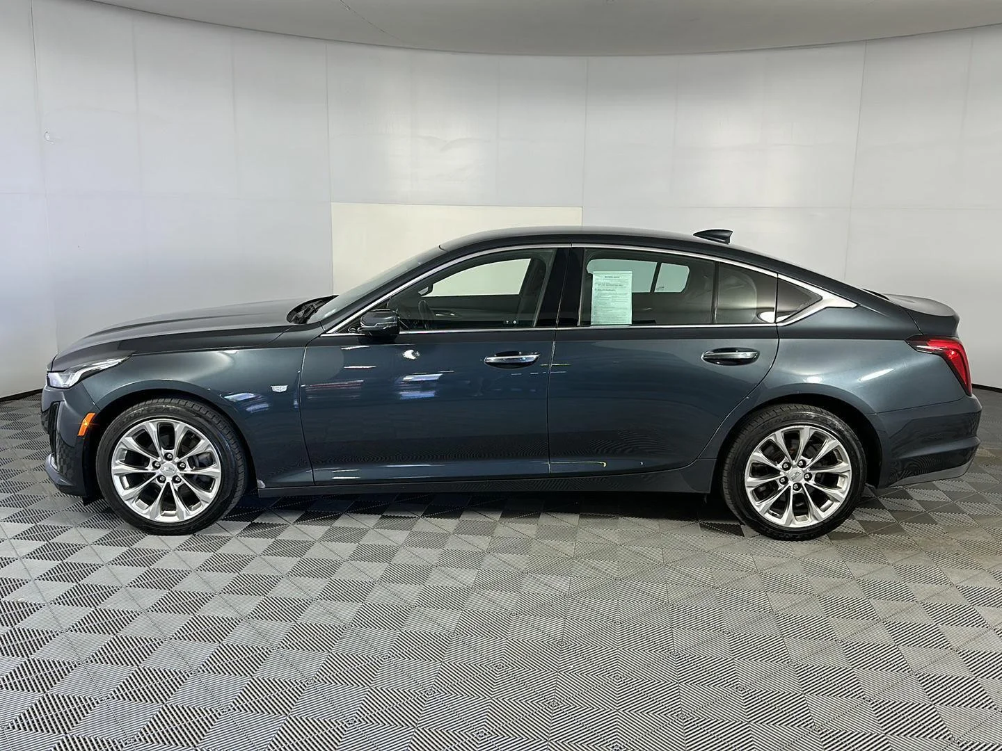 Used 2021 Shadow Metallic Cadillac Premium Luxury image 9