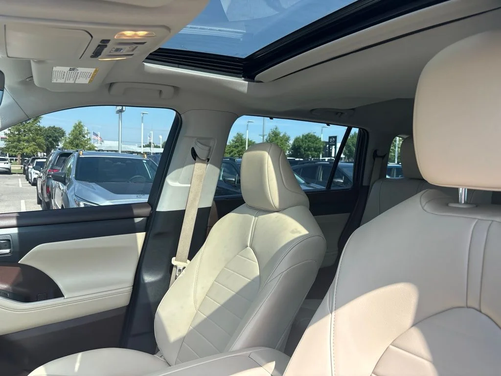 Used 2022 Black Toyota XLE image 5