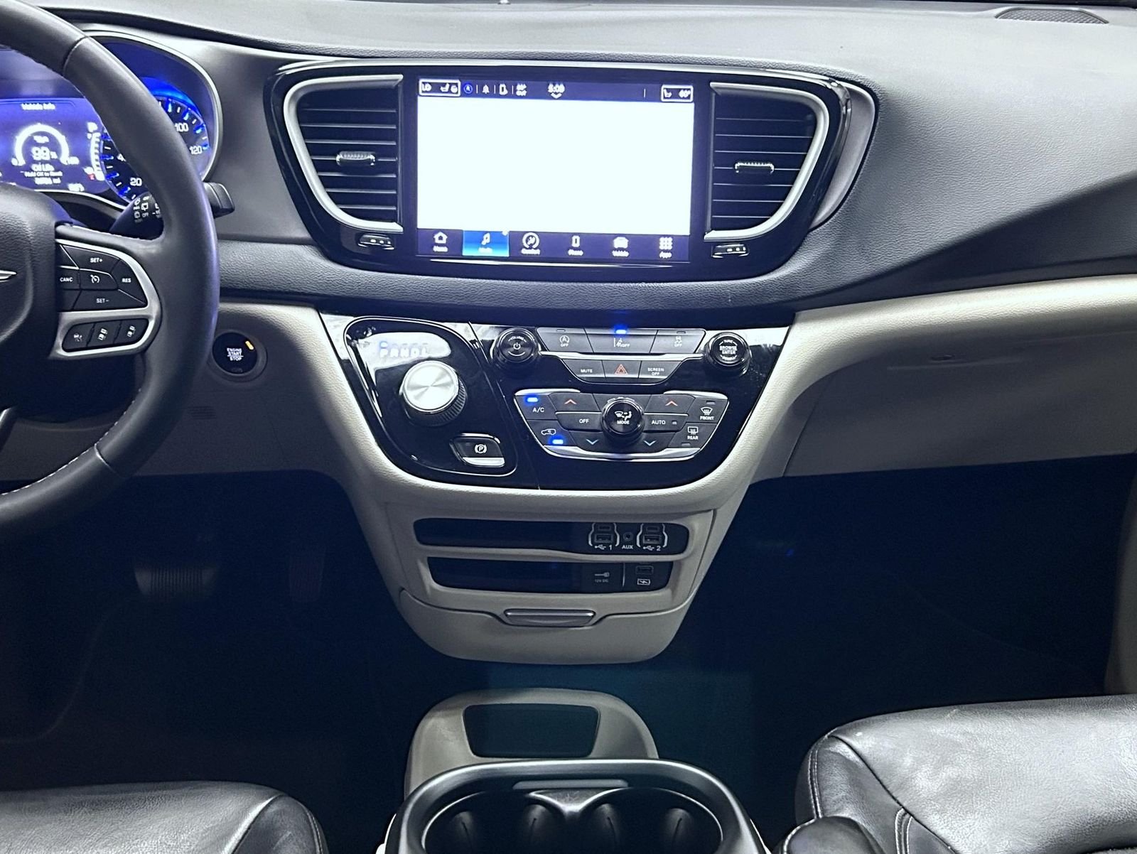 Used 2022 White Chrysler Touring L image 13