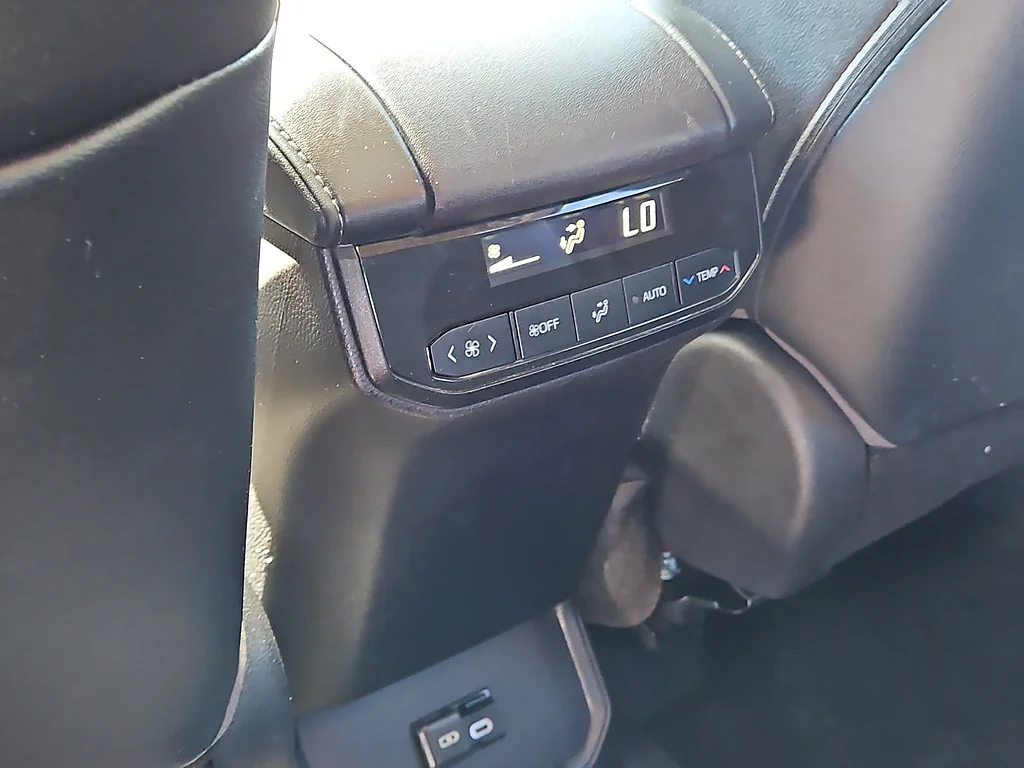 2023 Toyota Highlander XLE, photo 12 of 12