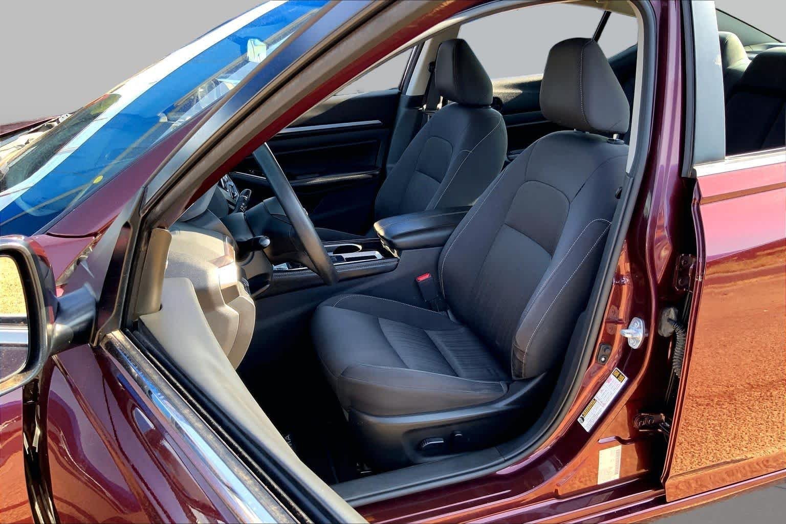 Used 2023 Garnet Pearl Metallic Nissan 2.5 SV image 8