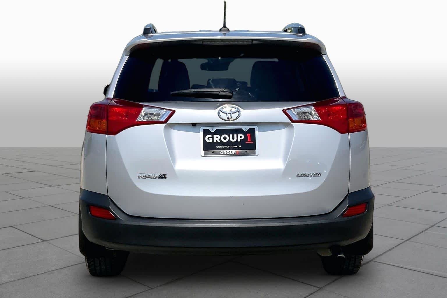 Used 2015 Classic Silver Metallic Toyota Limited image 5