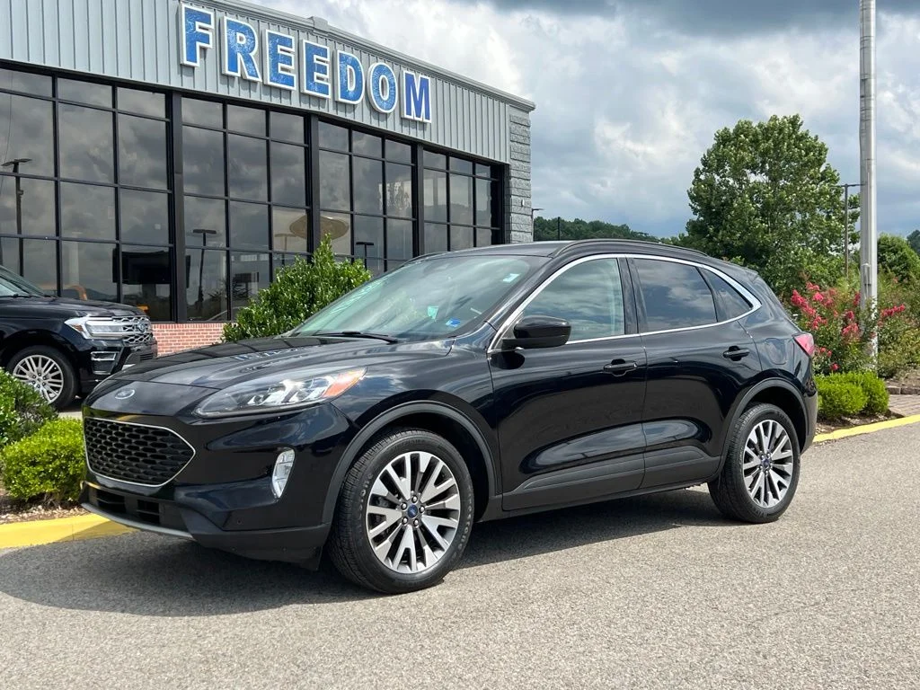 2022 Ford Escape Hybrid Titanium